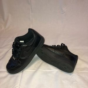 Black Nike AF-1’s